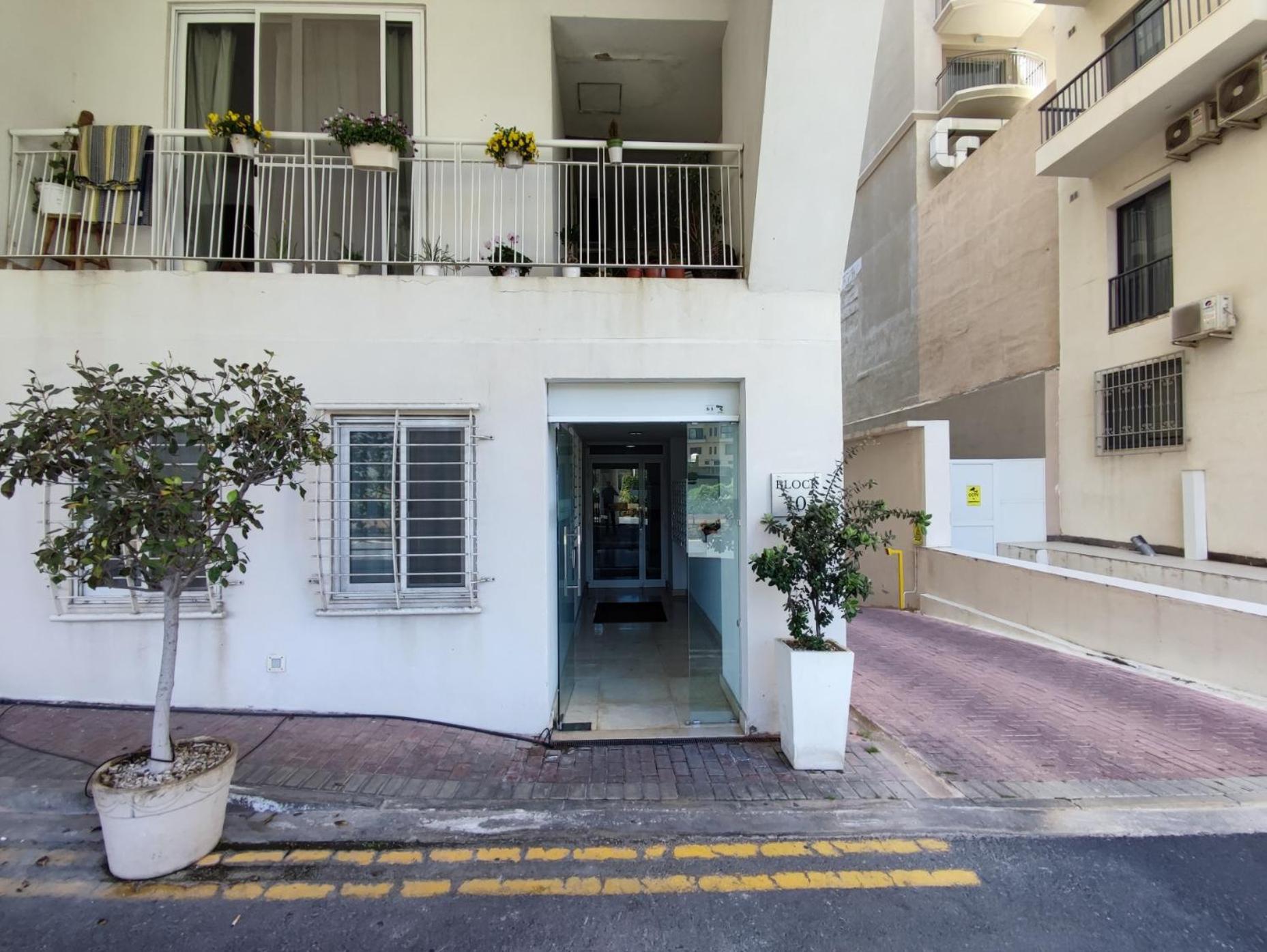 St Julians - Balluta 2 Bedroom Apartment San Ġiljan Buitenkant foto